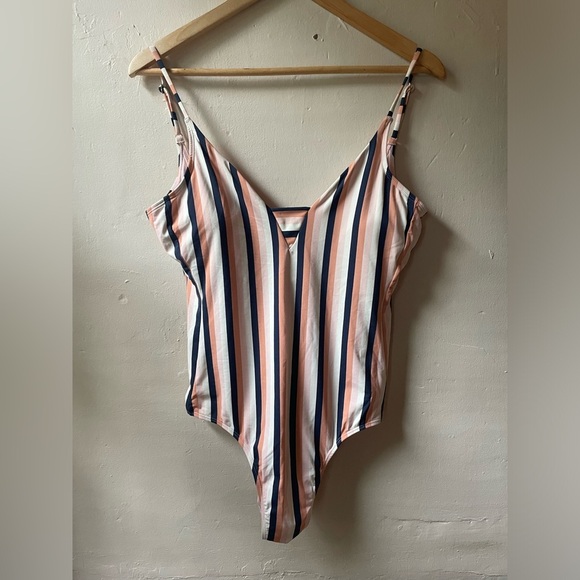 Carve Designs Villa One Piece Swimsuit Size Large Excellent Striped Pink Navy - Picture 1 of 9